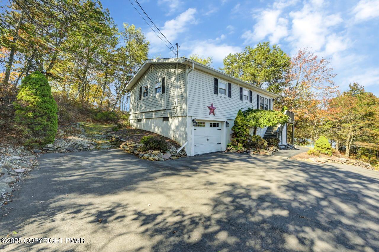 Image 3: Built in Garage and 1 Detached