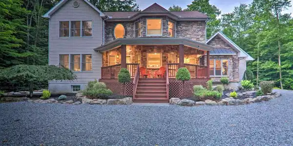957 Sir Lionel Court