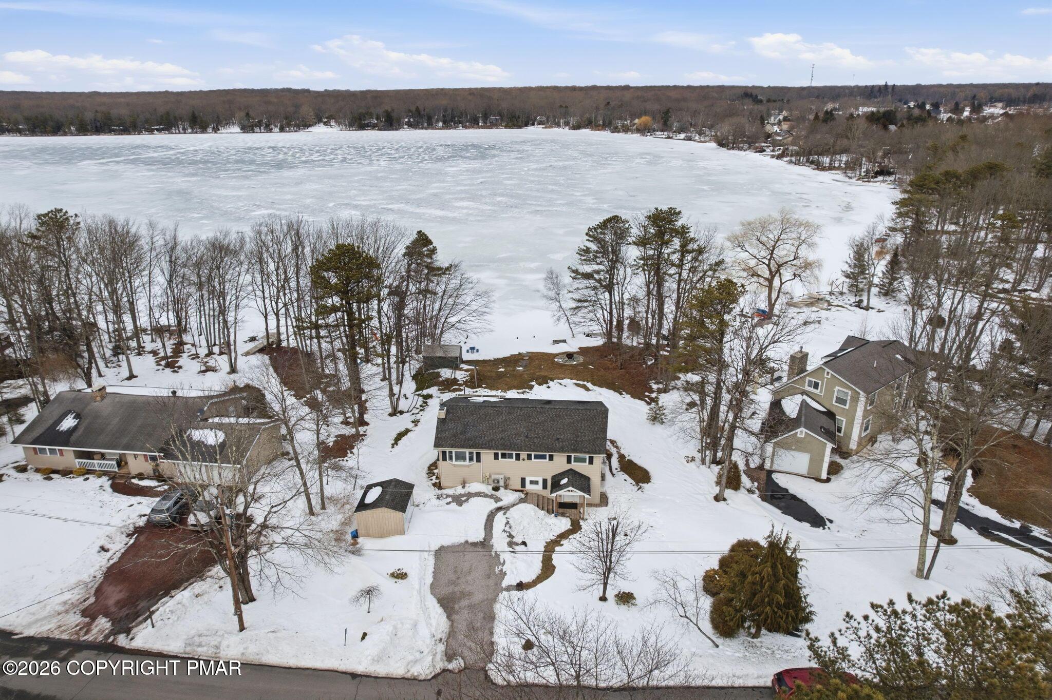 Image 1: Lakefront Home