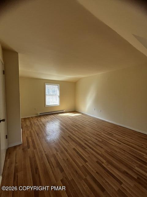 Image 2: bedroom