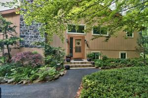 2339 Hillcrest Dr