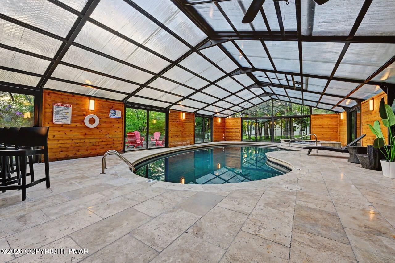 Image 4: Expansive Entertaining
