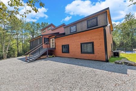 453 Minsi Trail