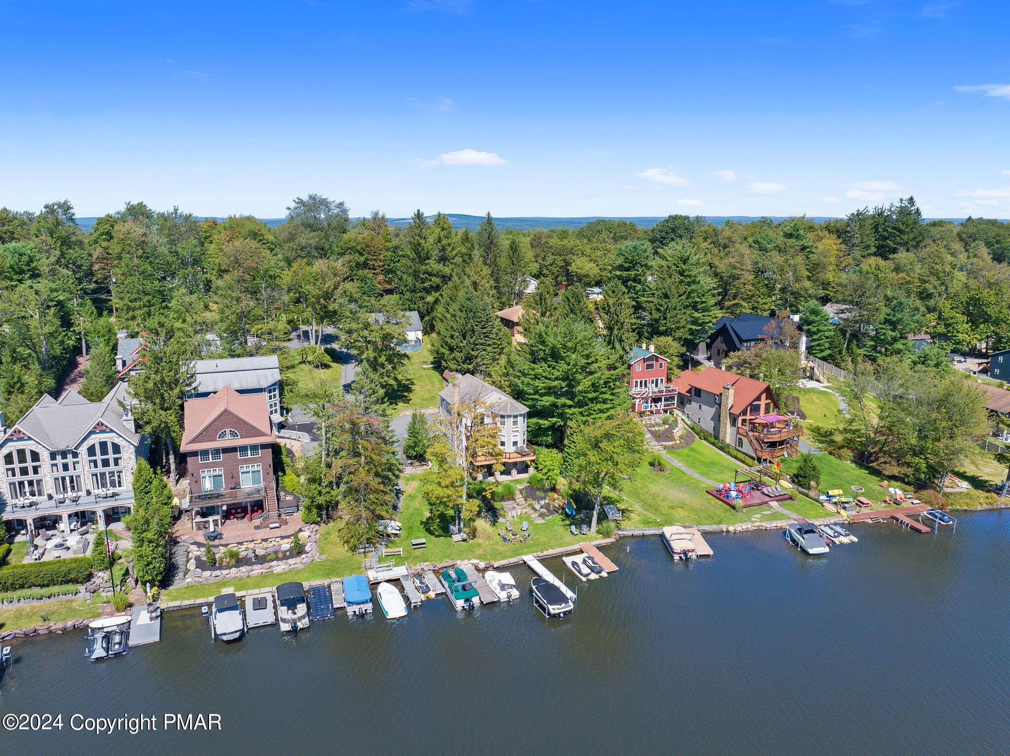 Image 1: Lakefront Home