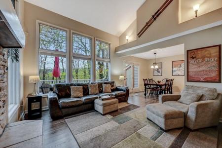 52 Laurelwoods Drive