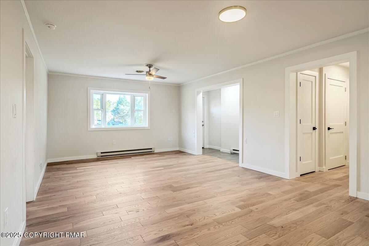 Image 4: Living Room