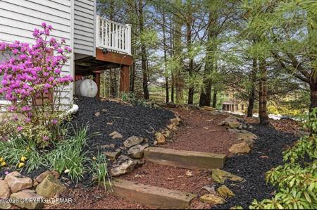 109 Laurelwoods Drive