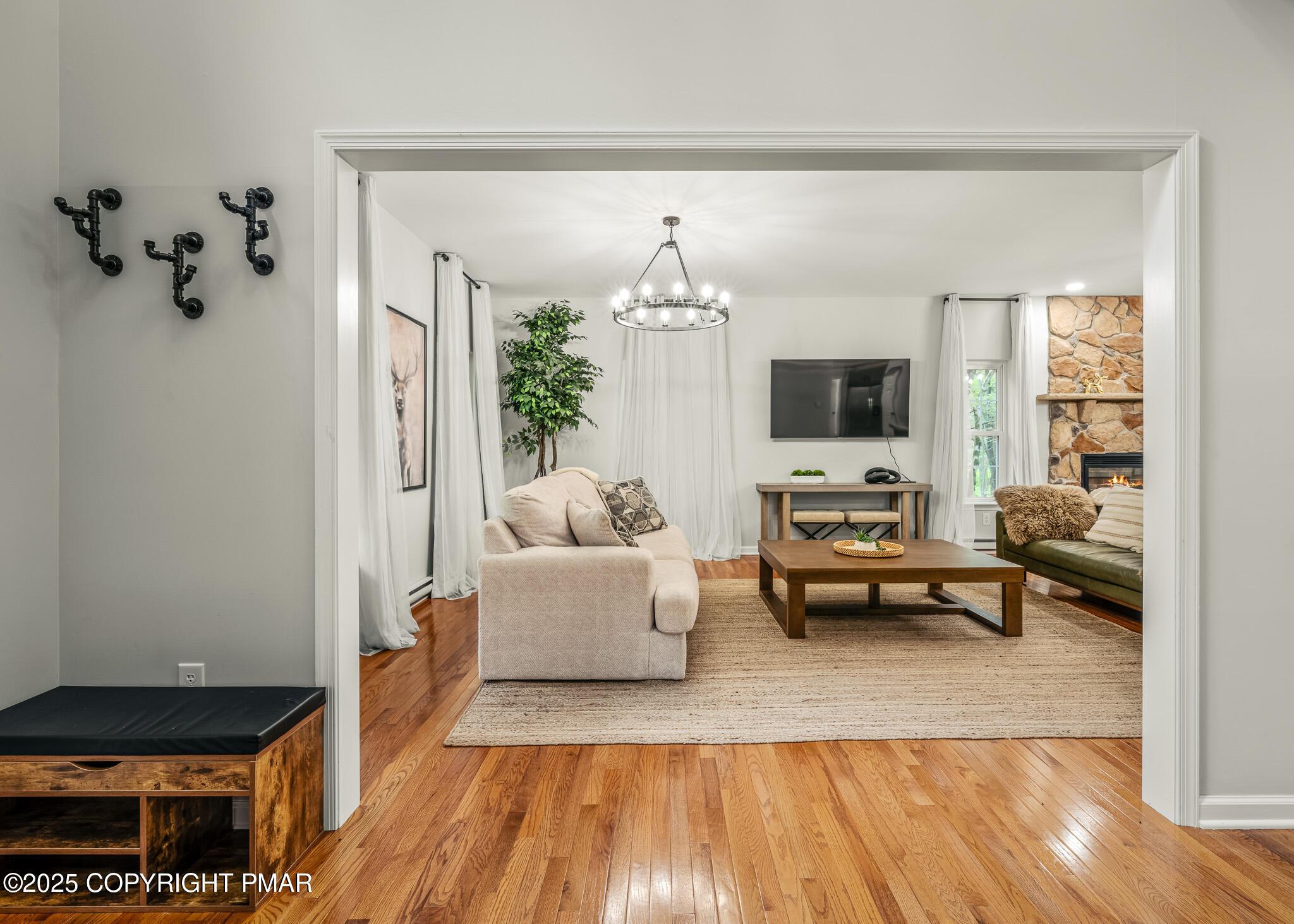Image 4: 16-HomeView_Media-117_Ridge_Rd.-#16