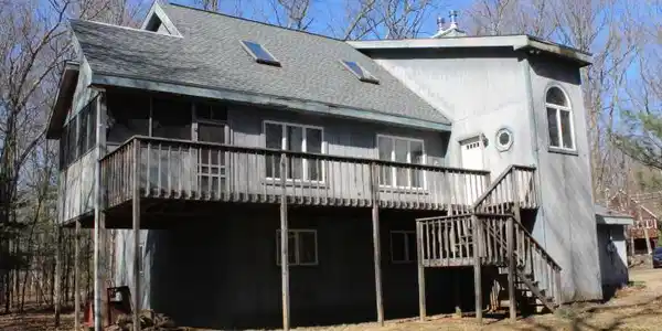 10 Hawthorne Dr
