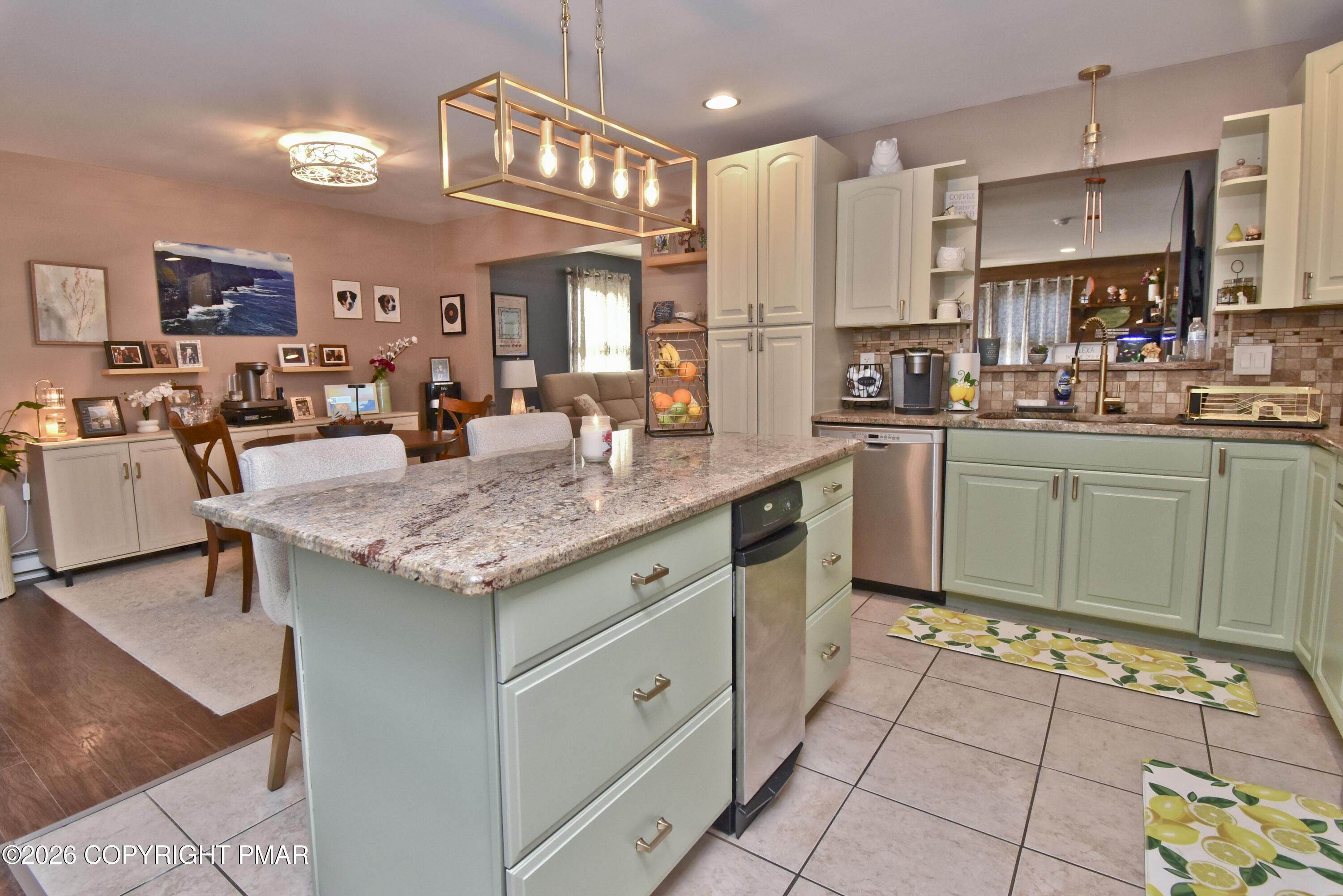 Image 4: 2 Kitchen (2)