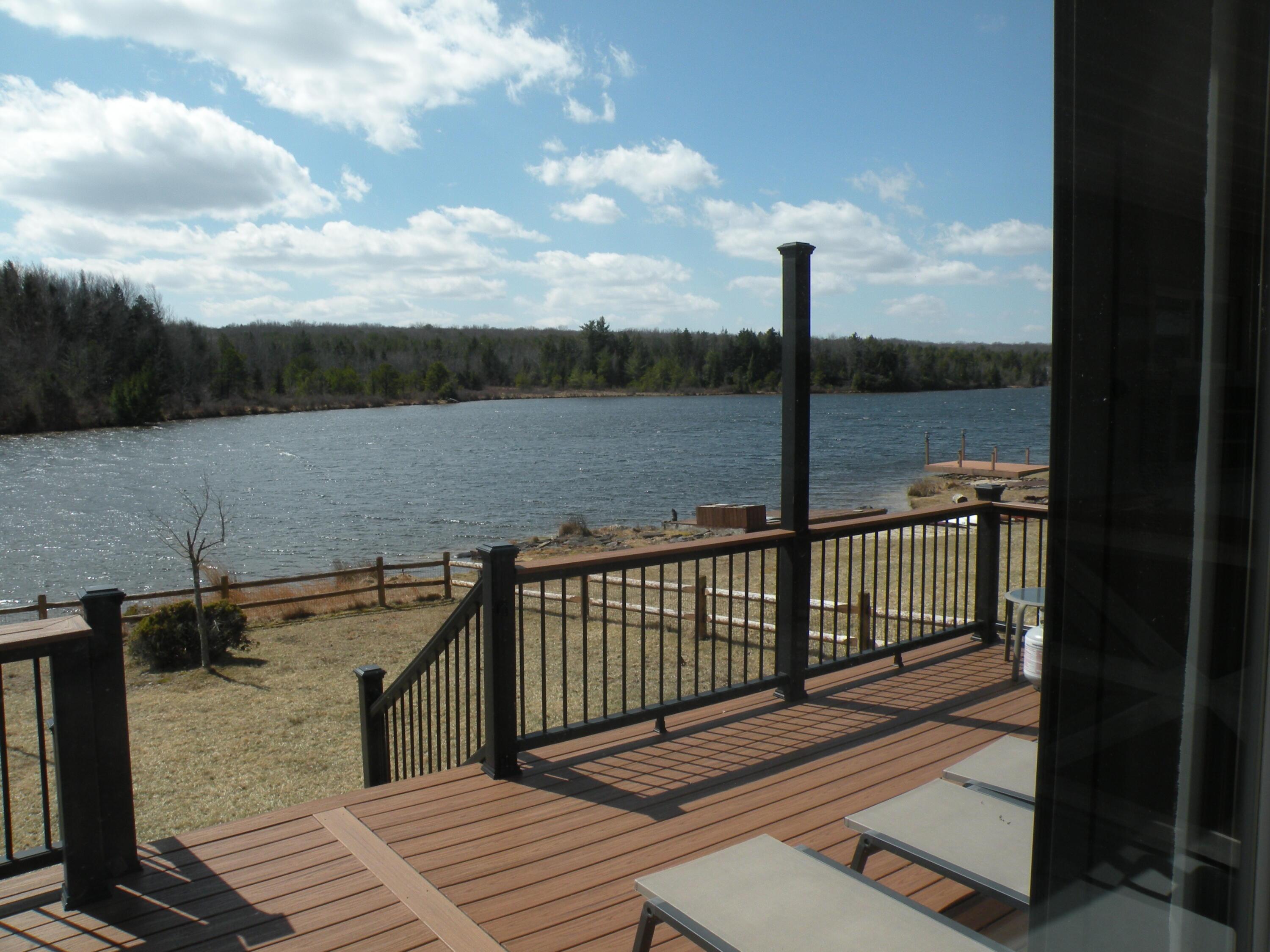 Image 3: Deck