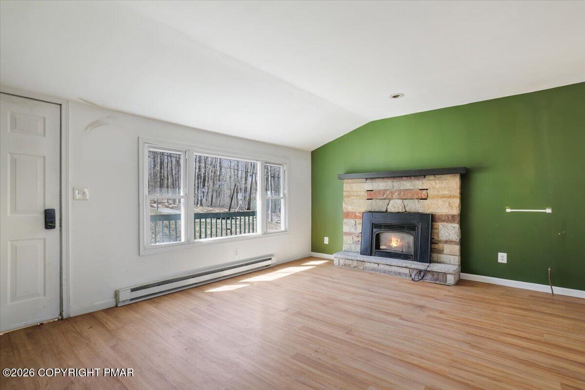 Image 3: Living Room