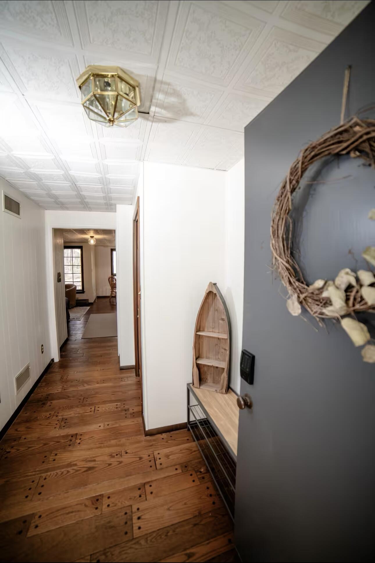 Image 3: entry hallway