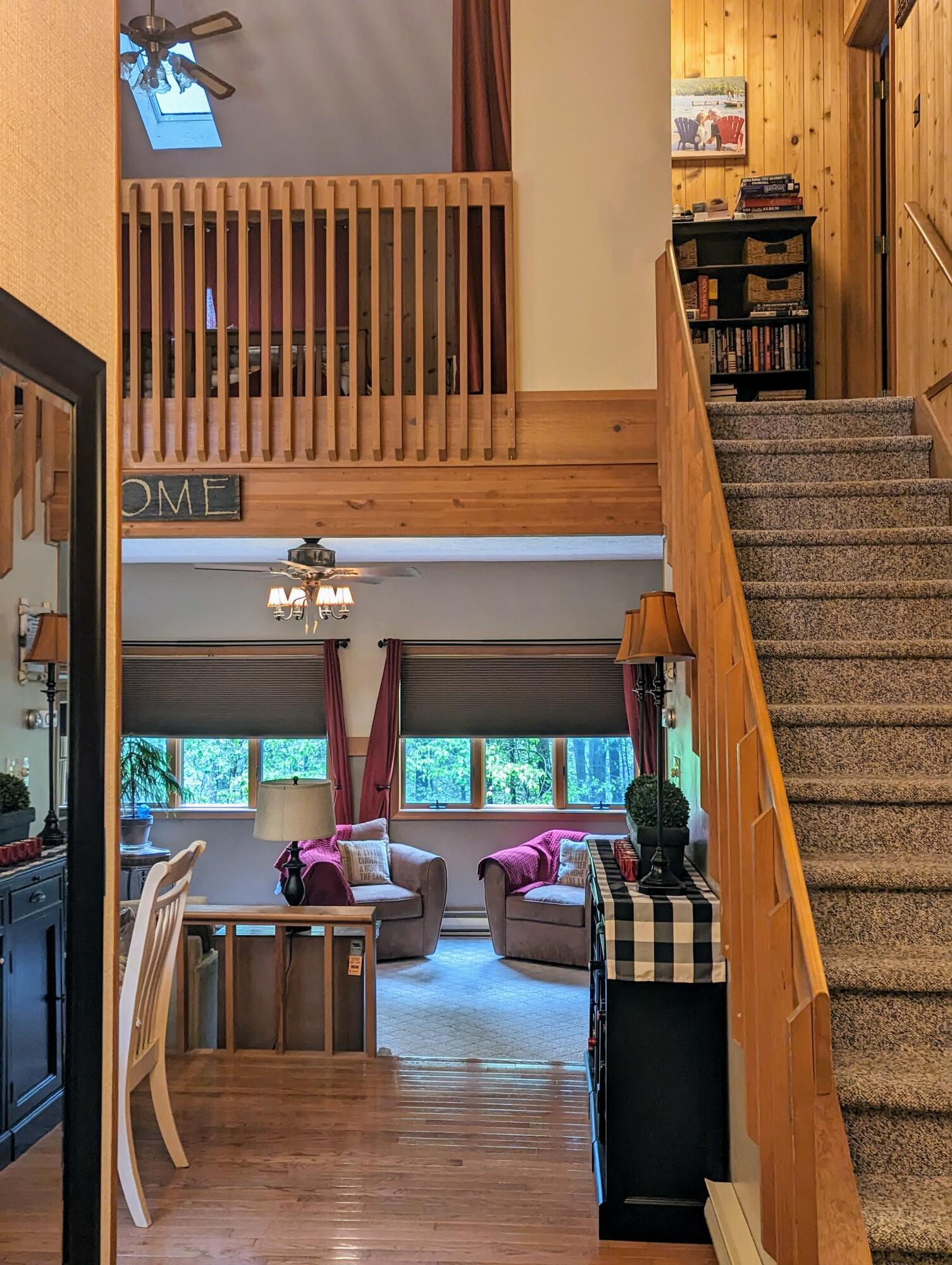 Image 4: FOYER