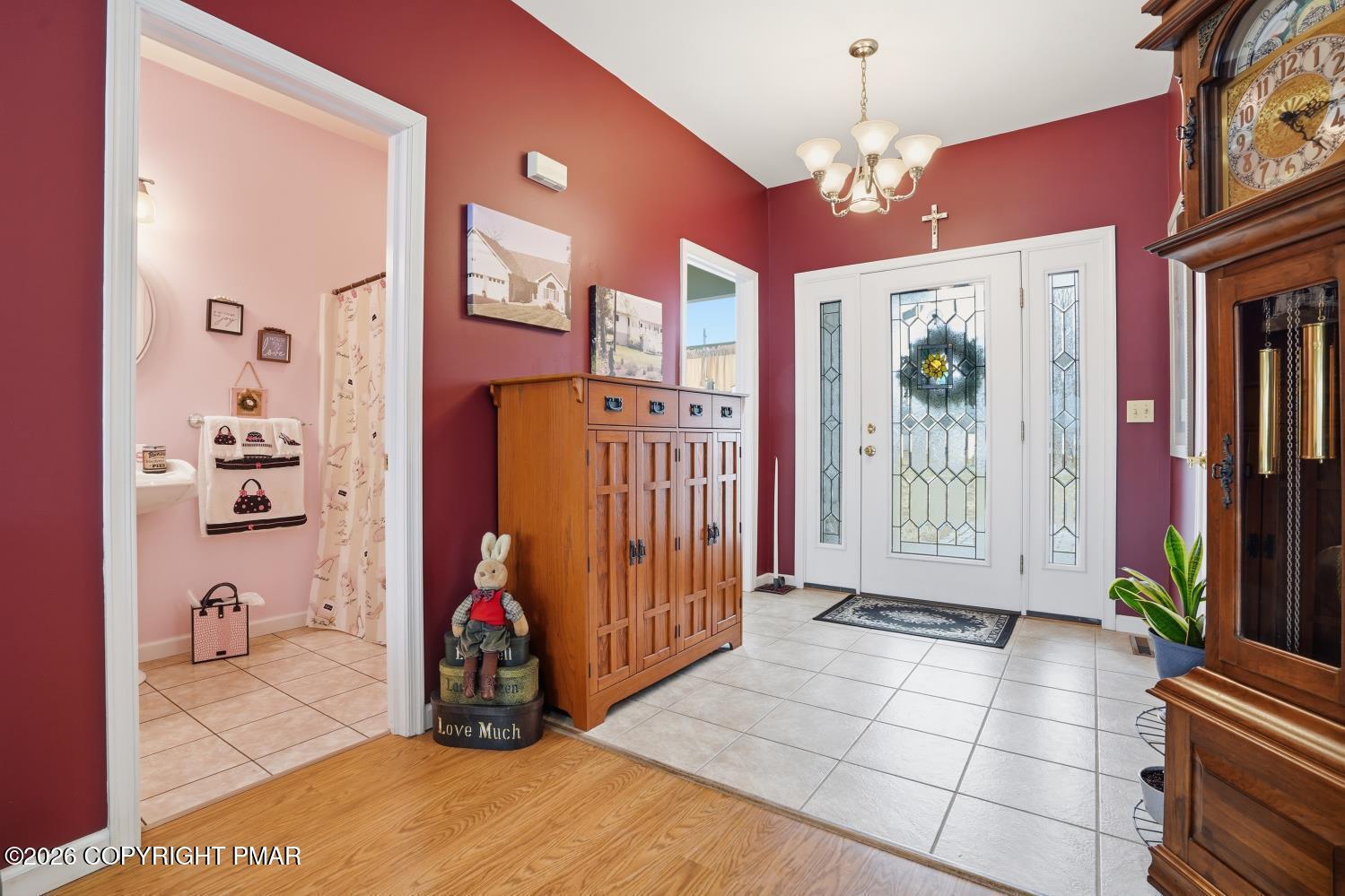 Image 4: foyer