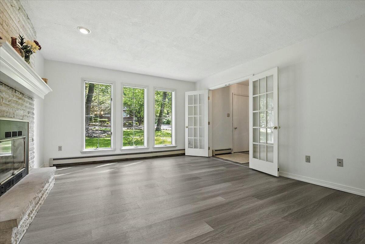 Image 4: Bright living-room with brick fireplace!