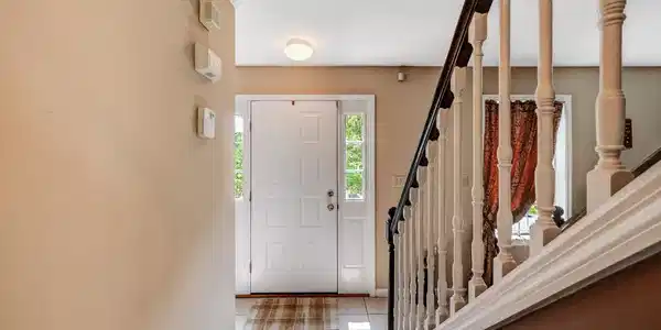 Image 2: Entryway