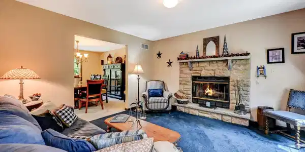 Image 3: Living Room