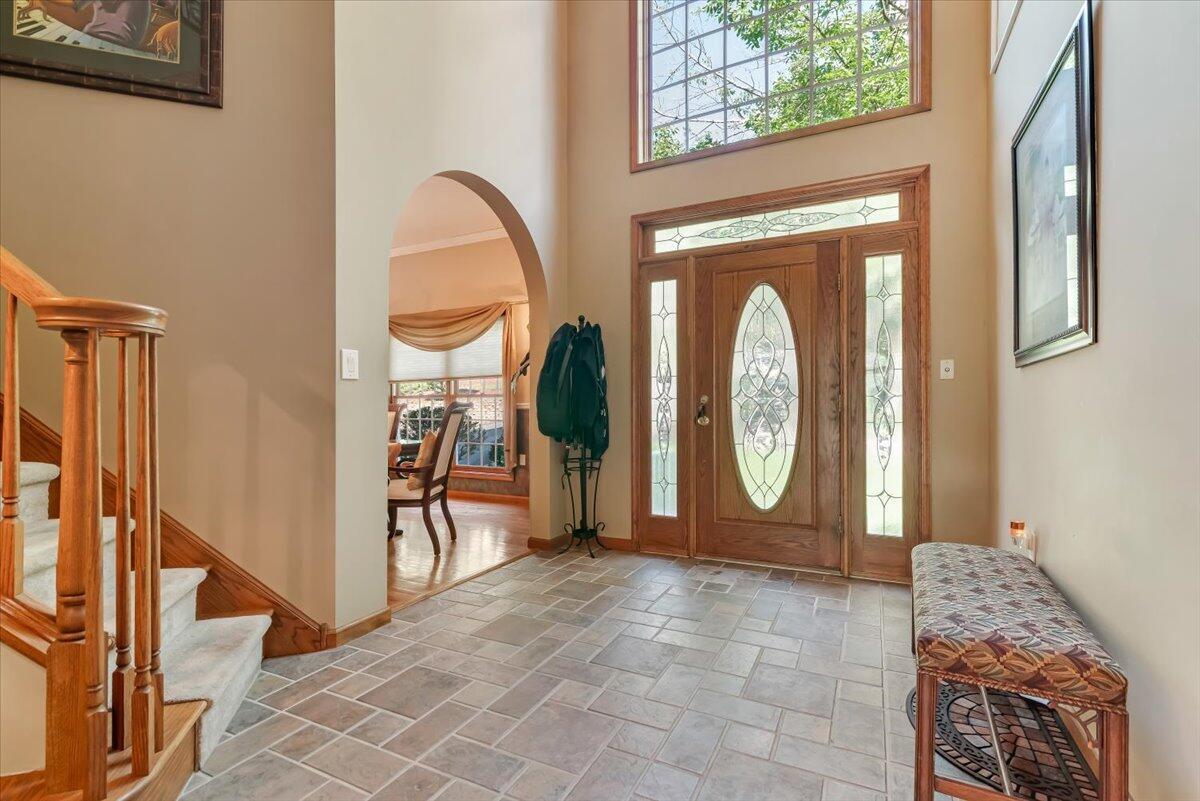 Image 4: Eastshore Foyer (2)