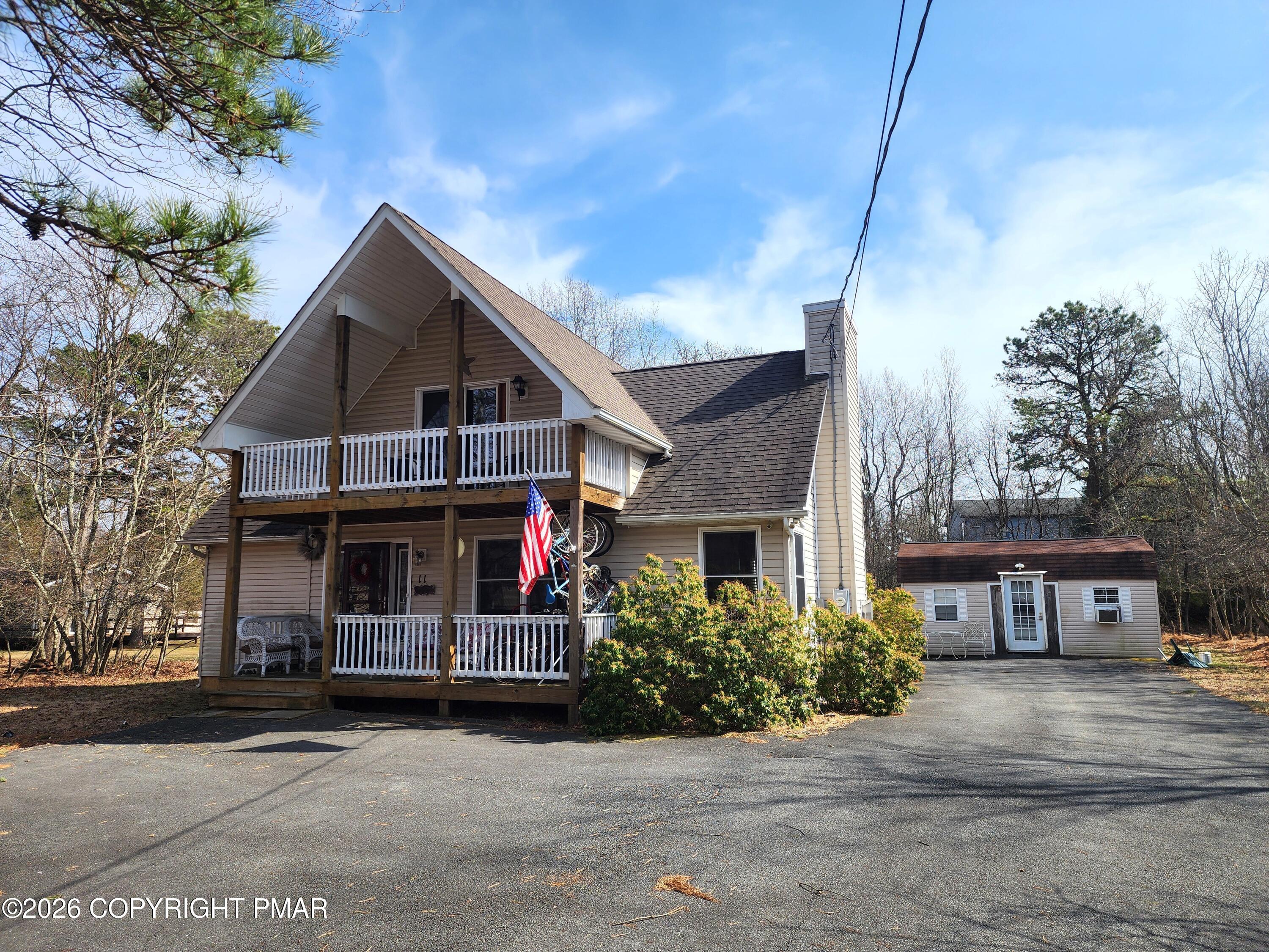 Image 1: 11 Bishop Cir