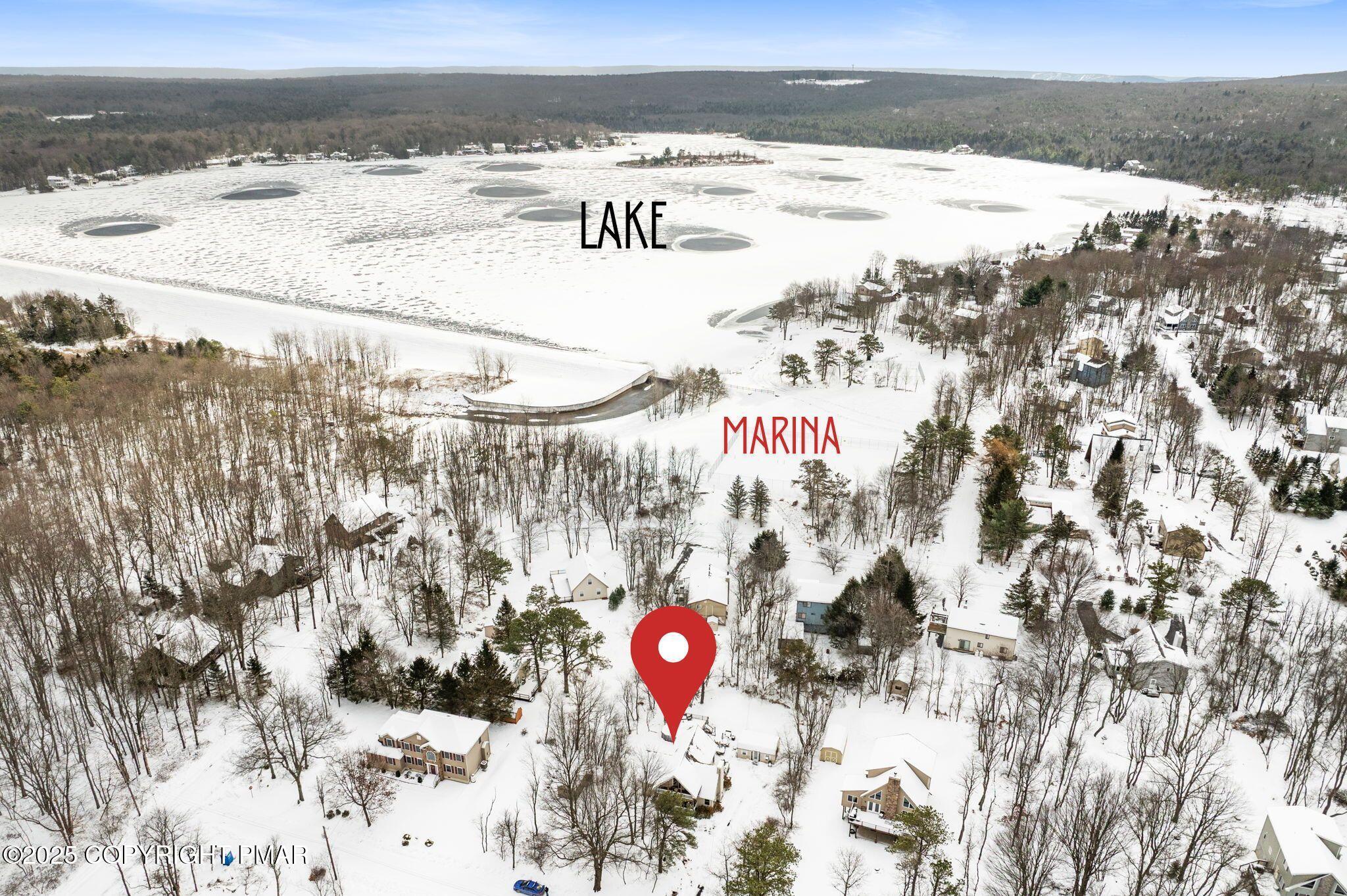 Image 3: Great Location!