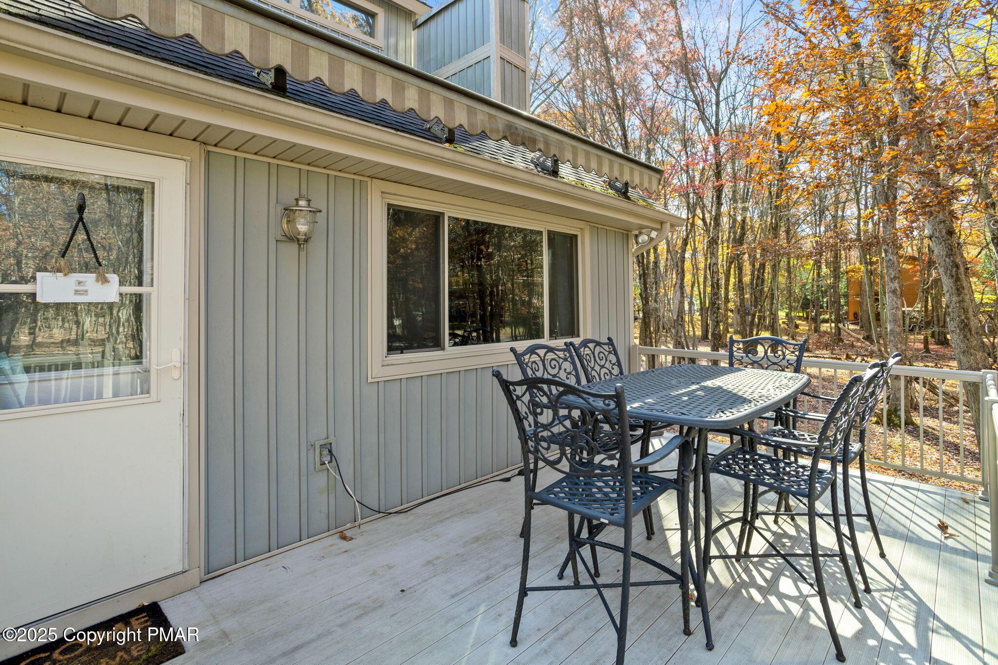 Image 3: 12-web-or-mls-132 Keats Lane (31 of 49)