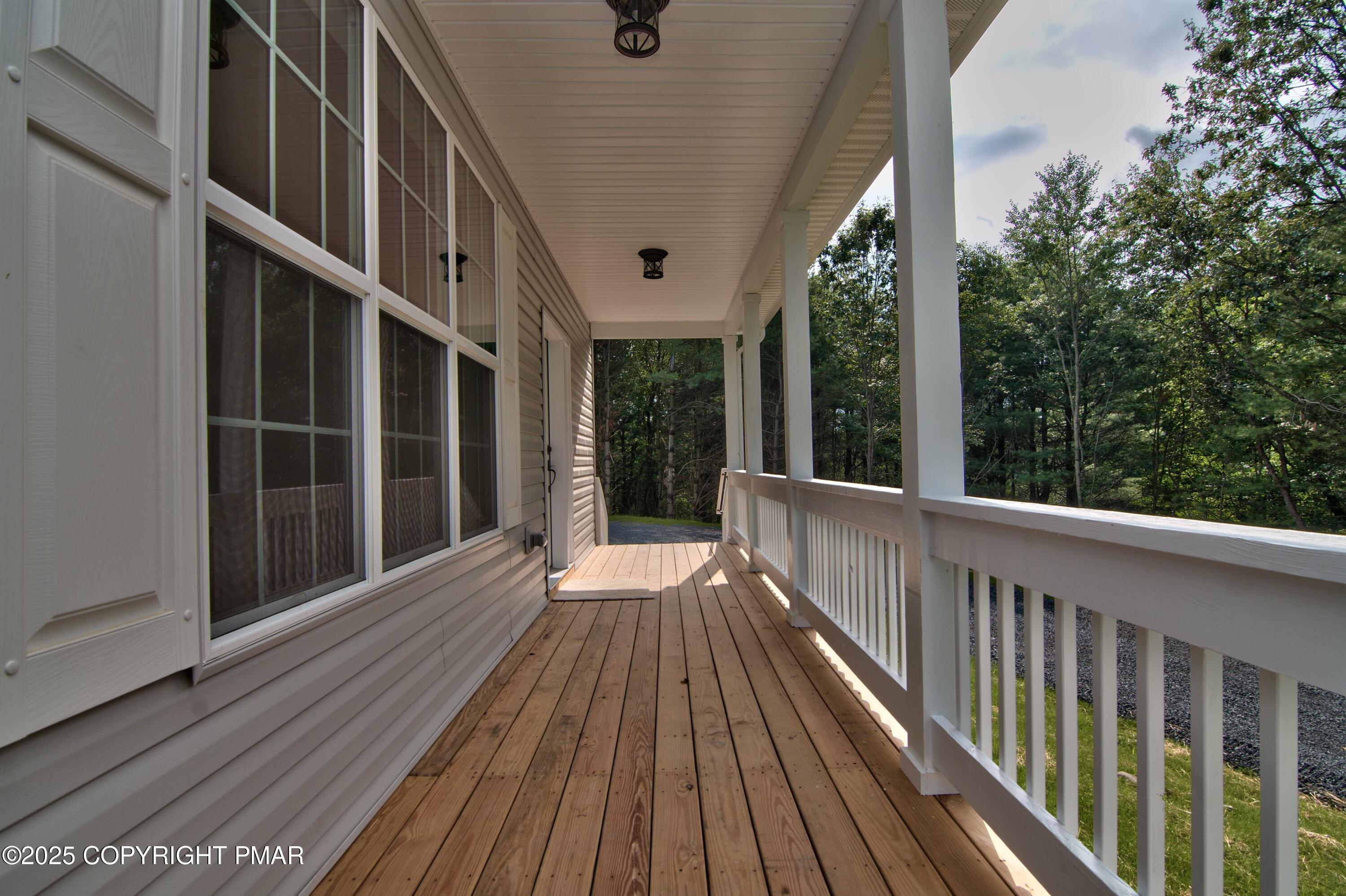 Image 4: Front Deck