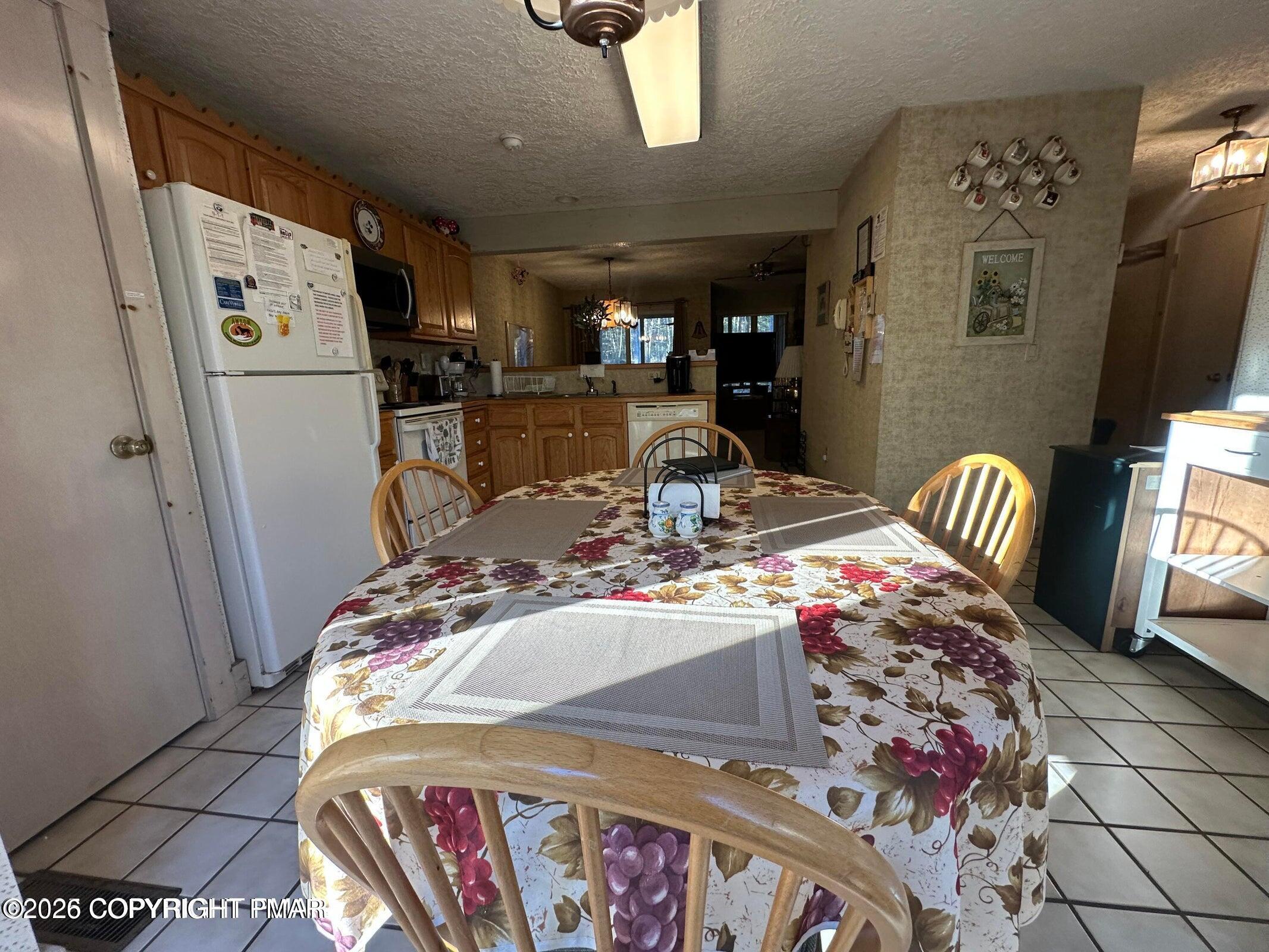 Image 4: 844 Cres 1