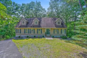 2413 Woodcrest Dr