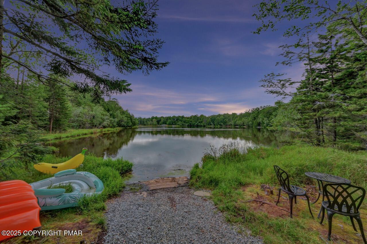 Image 3: Lakefront