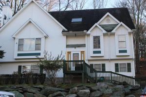137 N Pinewood Dr