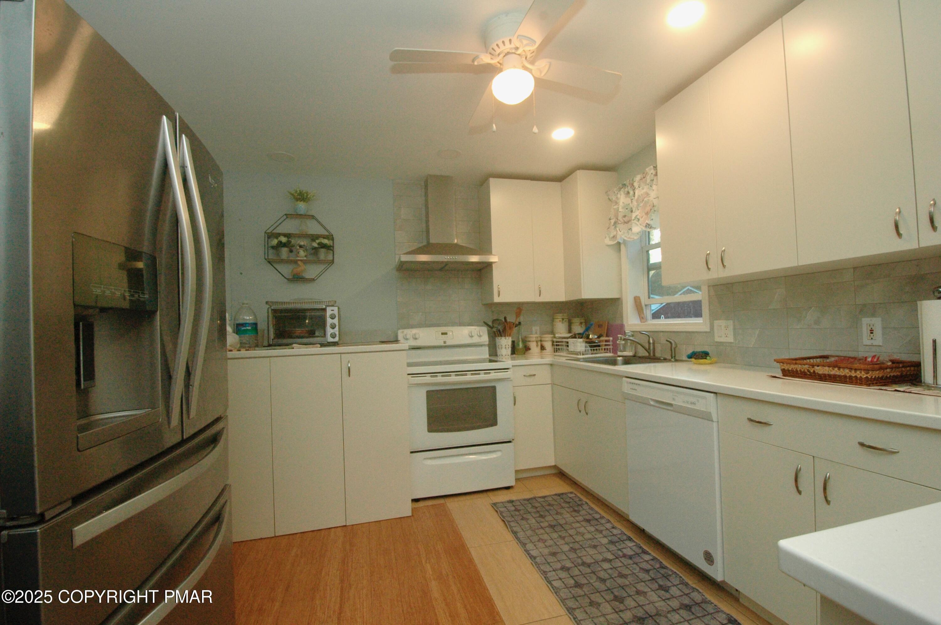 Image 3: Kitchen DSC_5542