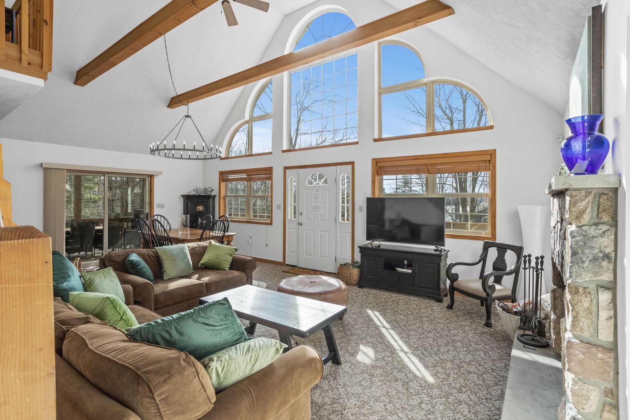 Image 4: Main Living Area