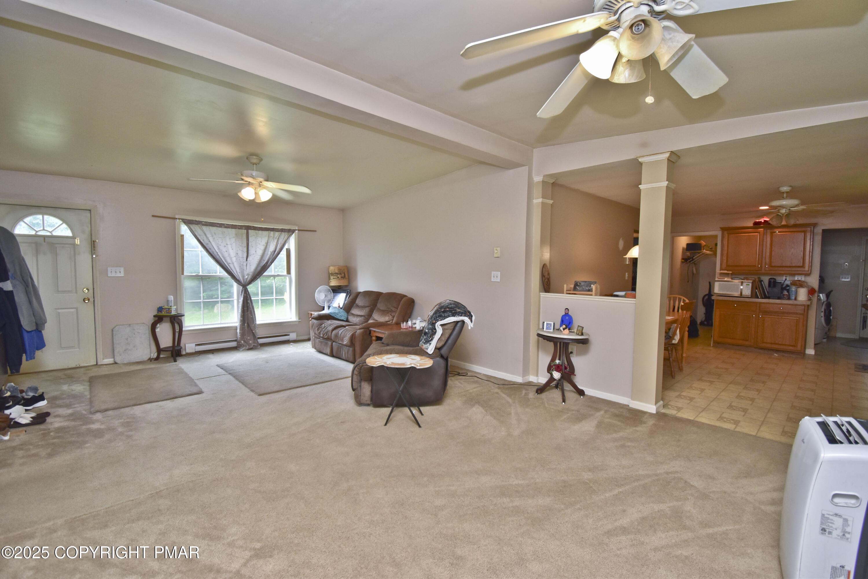 Image 4: 3 Living Room (4)