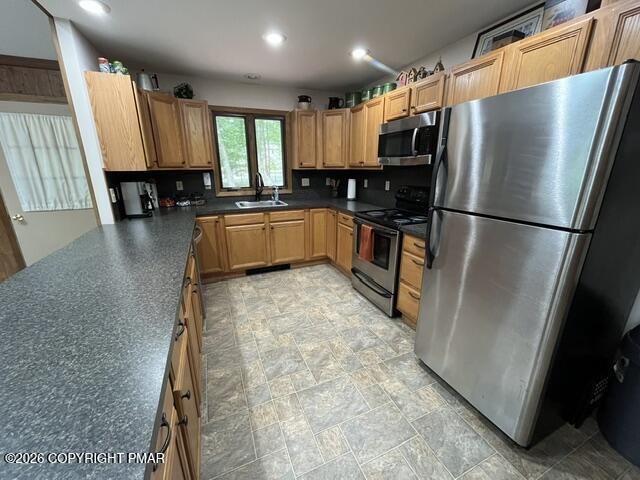 Image 3: Kitchen with Stainless Steel appliances