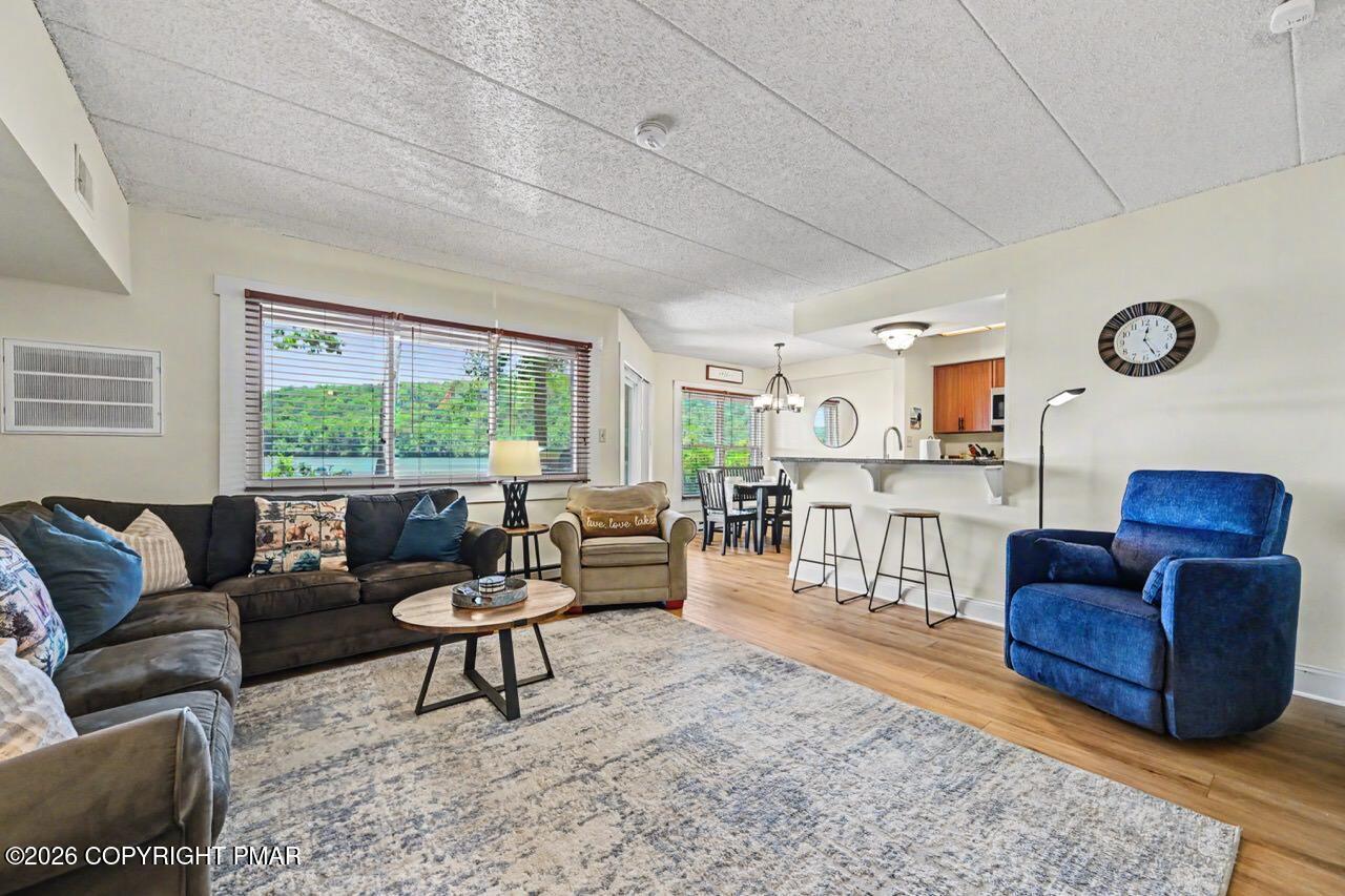 Image 4: 45 Midlake Dr - Unit 102 10 Large
