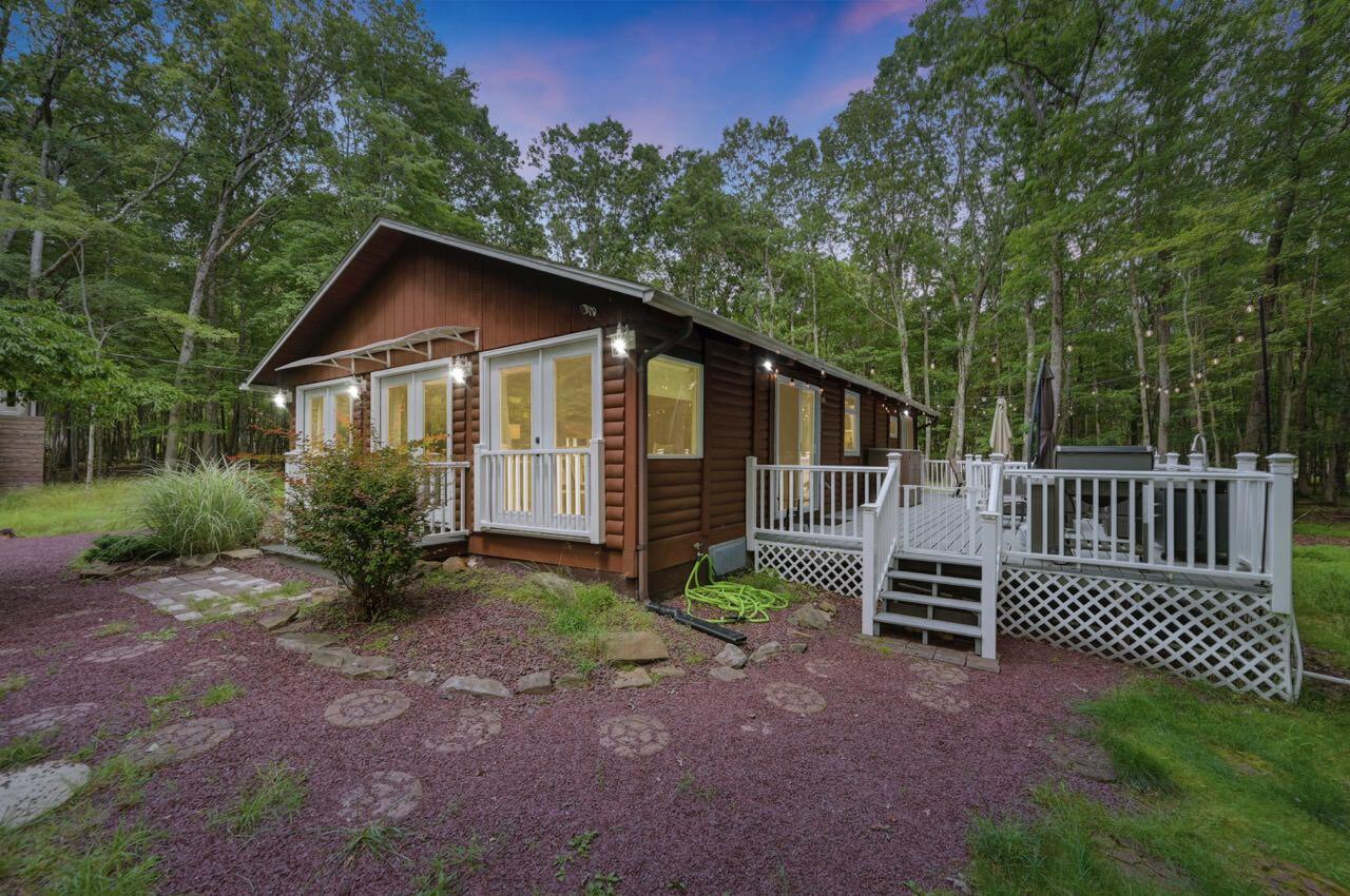 Image 4: 108 Tall Oak Rd 03 Dusk Large