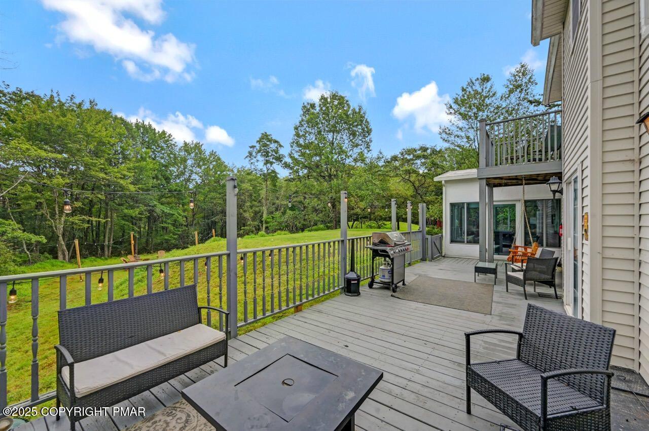 Image 3: Back deck