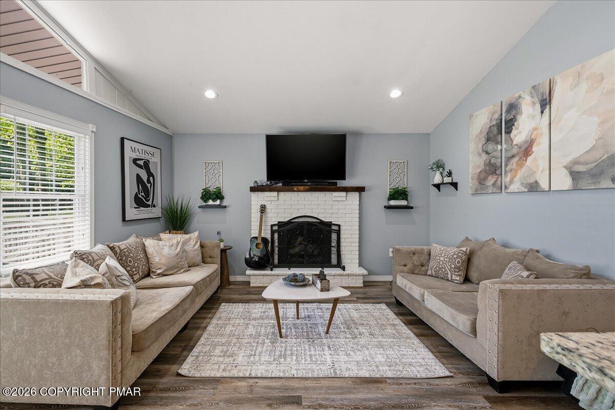 Image 2: Living Room