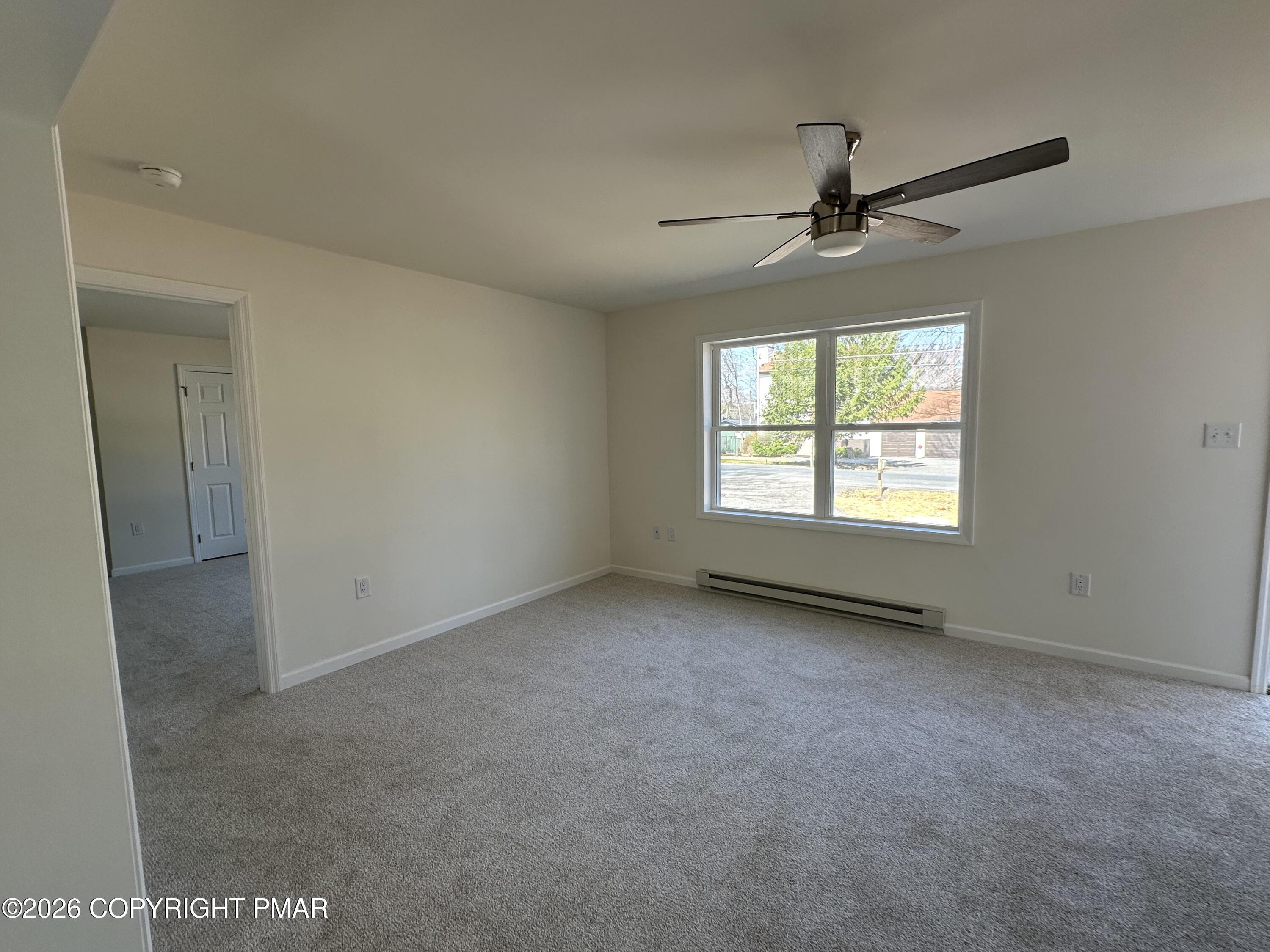 Image 4: Living room