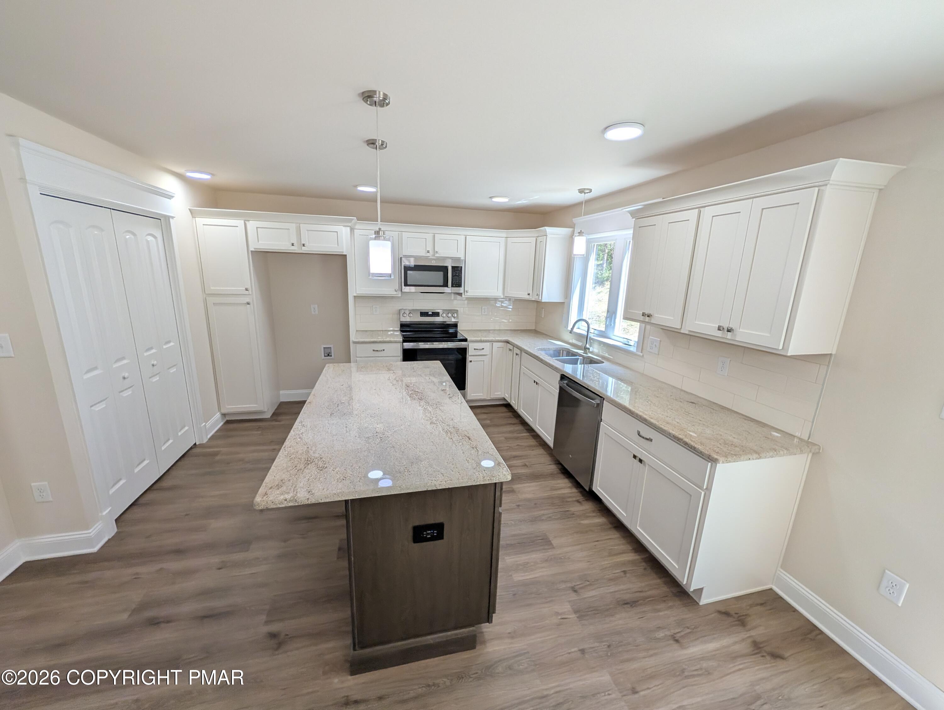 Image 2: Kitchen