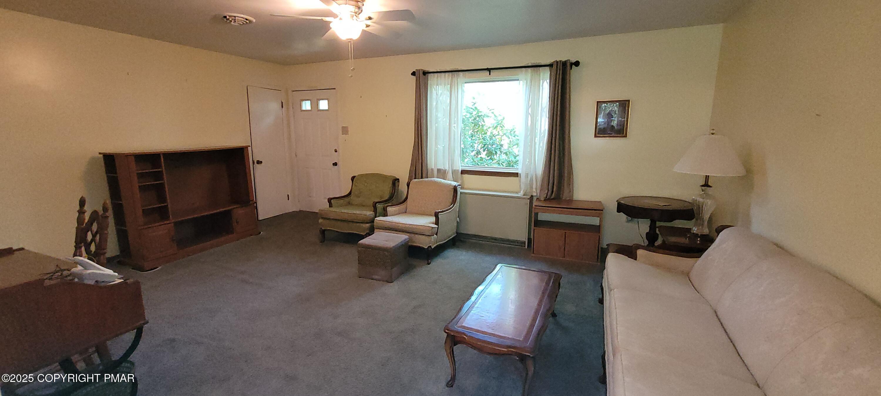 Image 4: Living room (4)