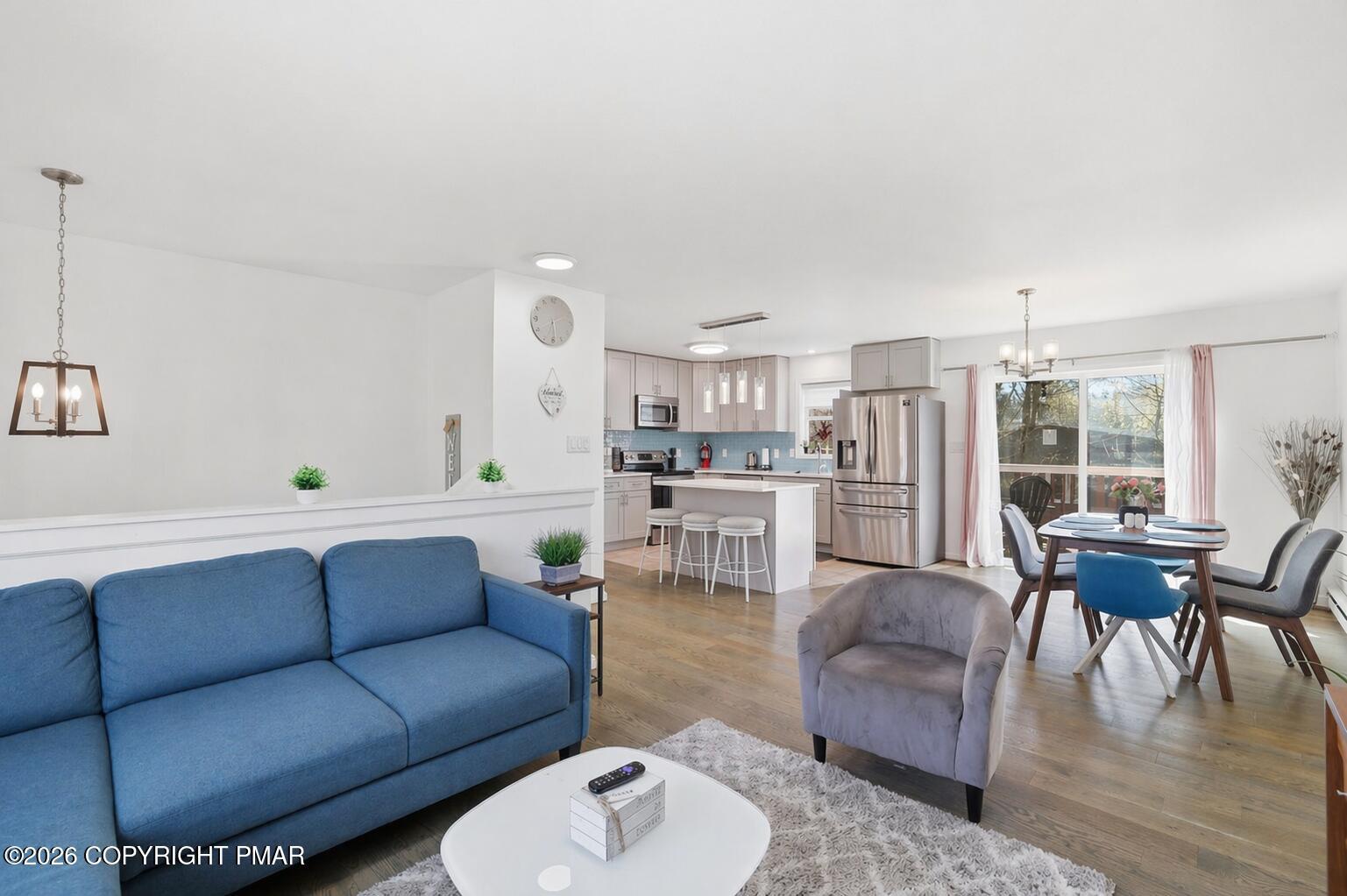 Image 3: Living Room