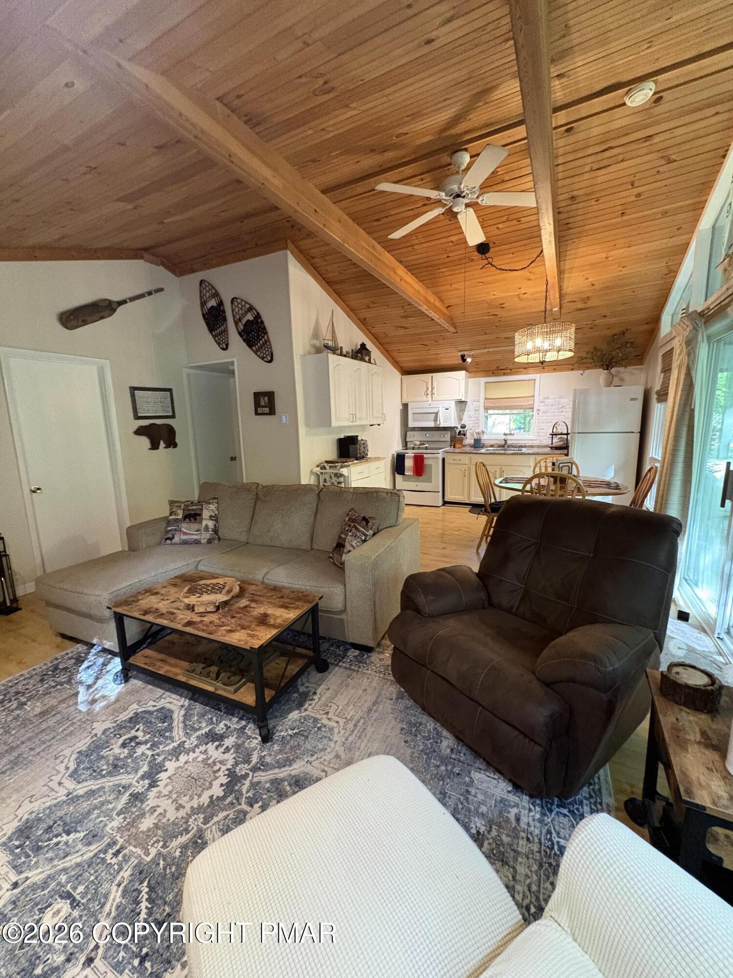 Image 4: Living Room