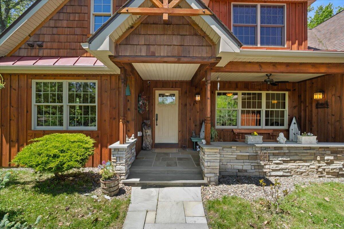 Image 2: 2 BEAUTIFUL ENTRY