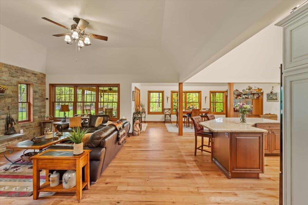 Image 3: 107 Open Floor Plan