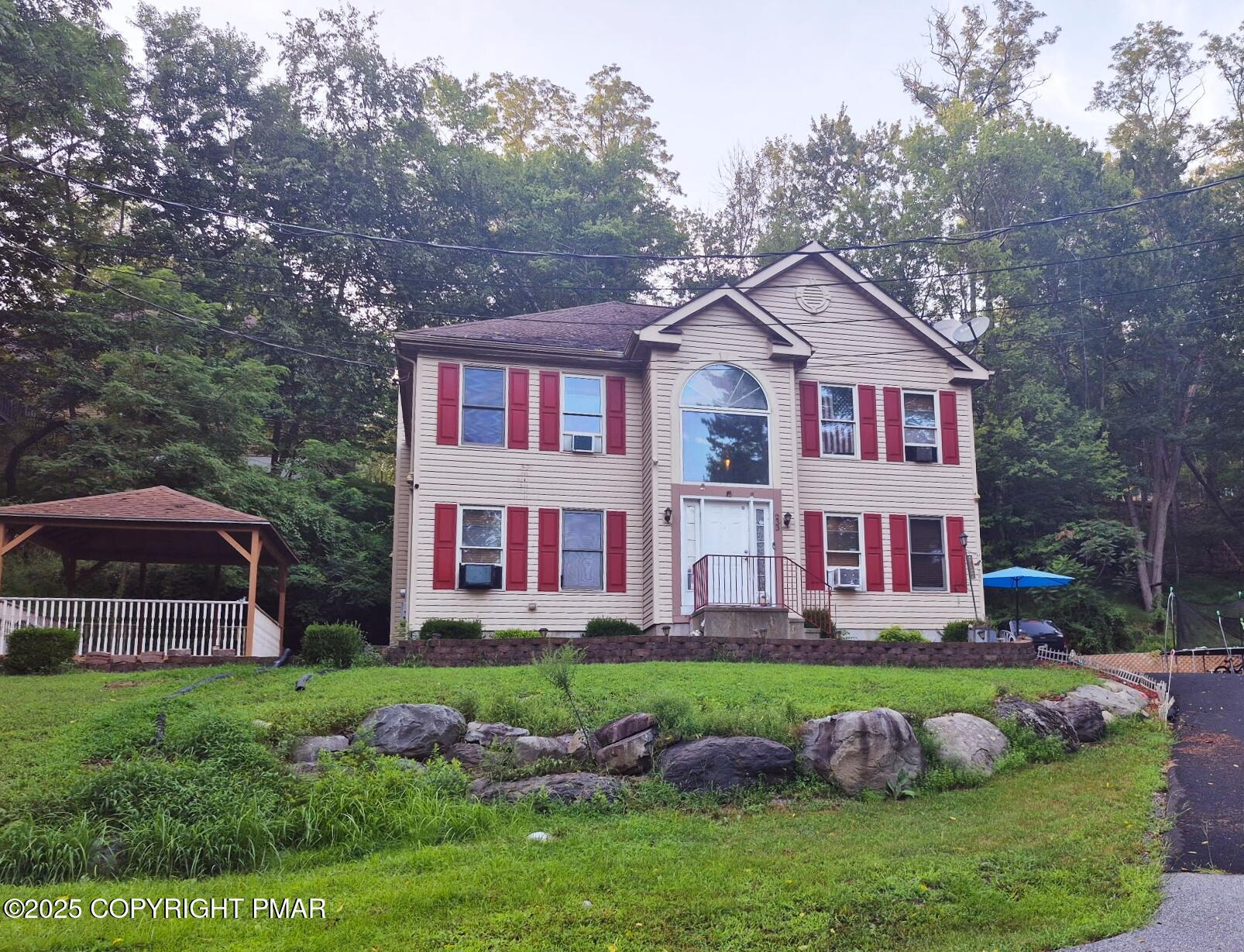 Image 3: 233 Edward Smith Blvd