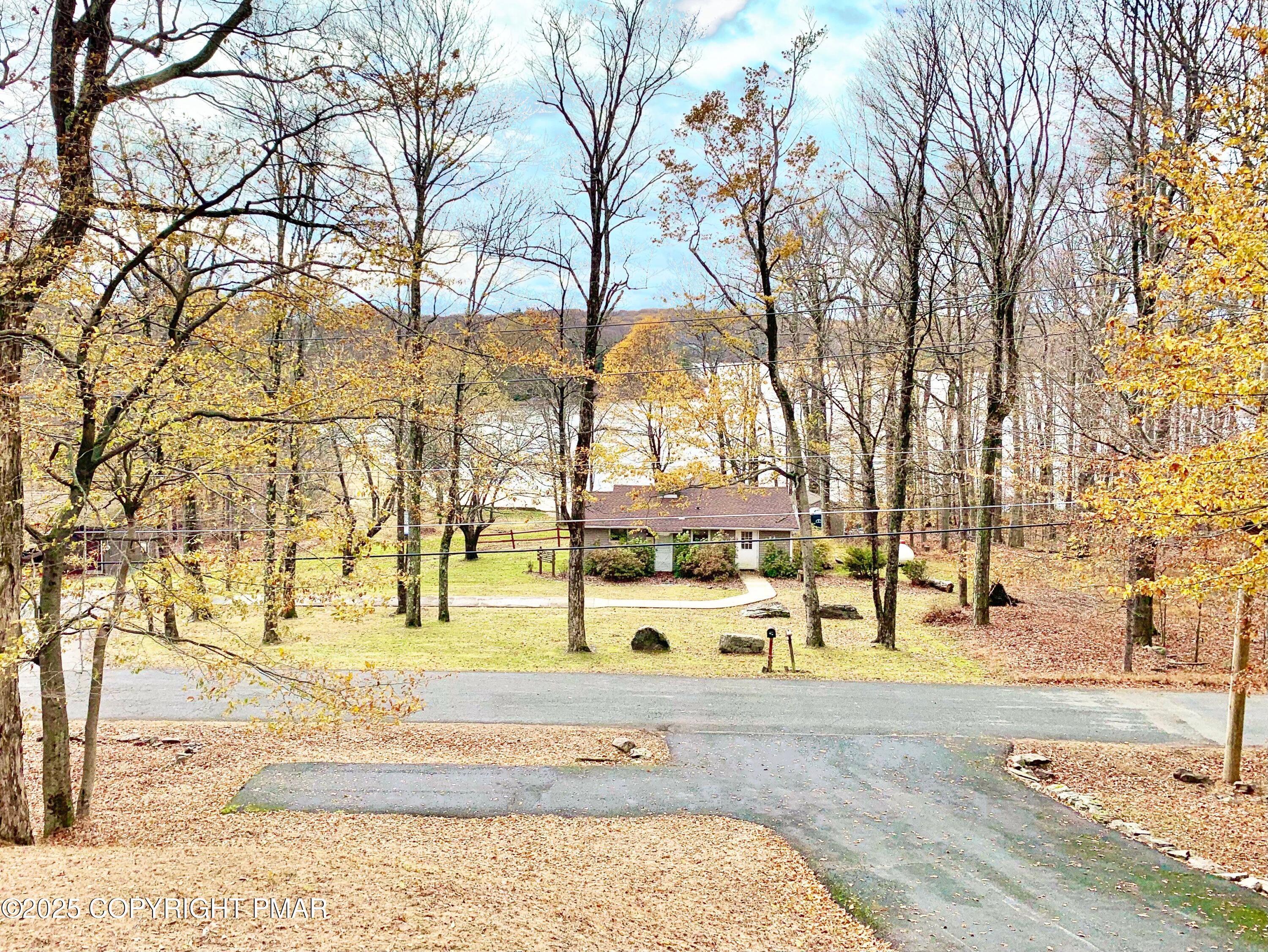 Image 4: Lakeview from frontdoor