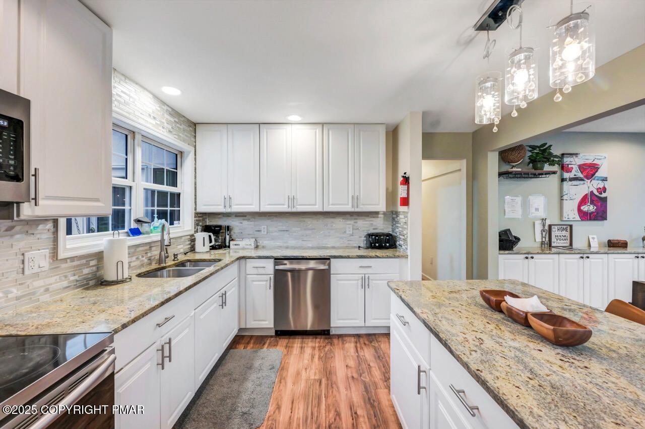 Image 4: kitchen