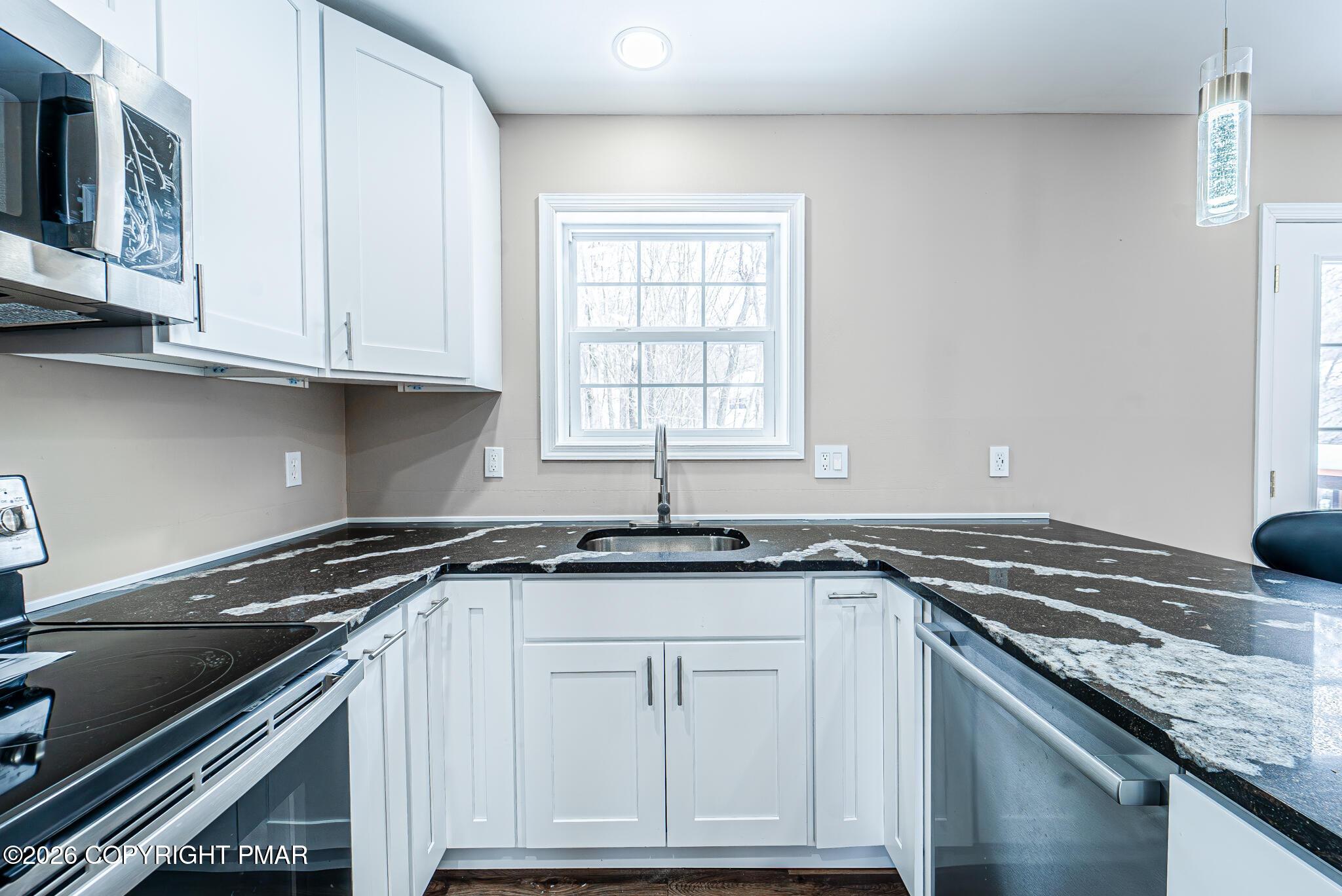 Image 3: Kitchen